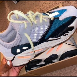 Adidas yeezy 700 wave runner